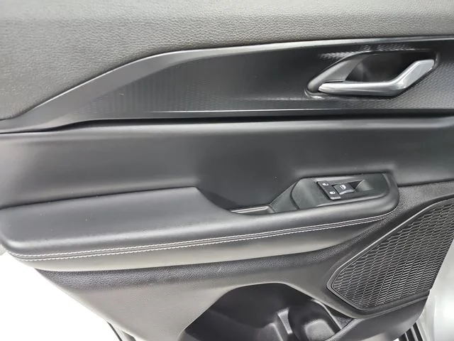Used 2025 Silver Jeep Altitude image 39