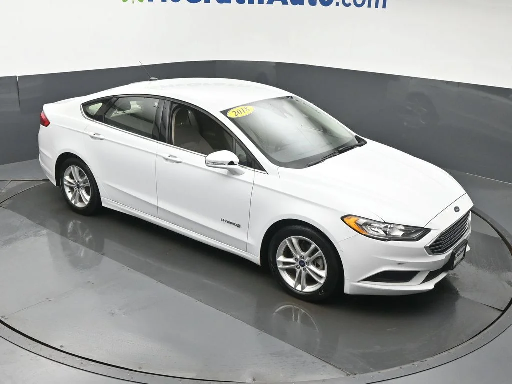 Used 2018 White Ford SE image 3