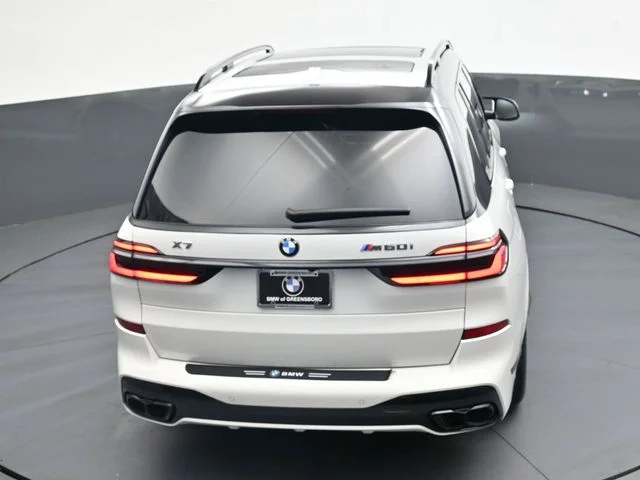 Used 2024 White BMW M60i image 27
