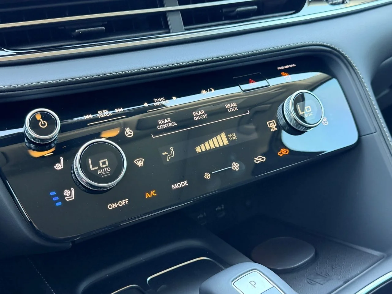 New 2027 GRAND BLUE INFINITI Luxe FWD image 23