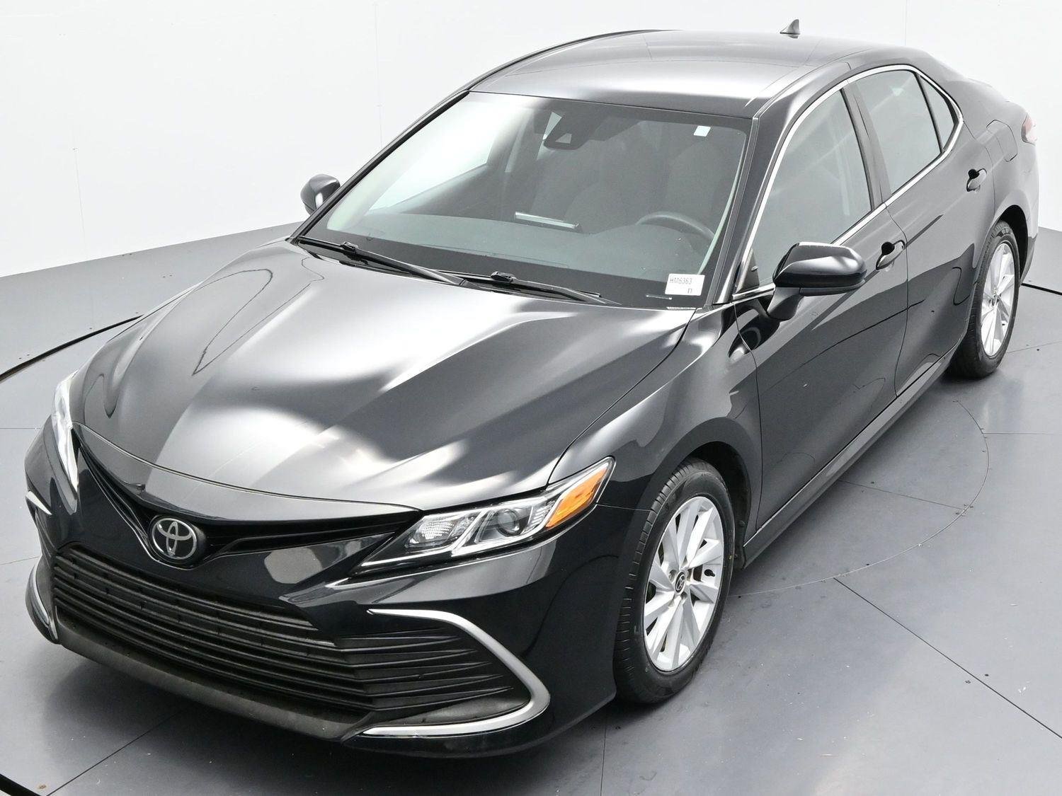 Used 2022 Midnight Black Metallic Toyota LE image 35
