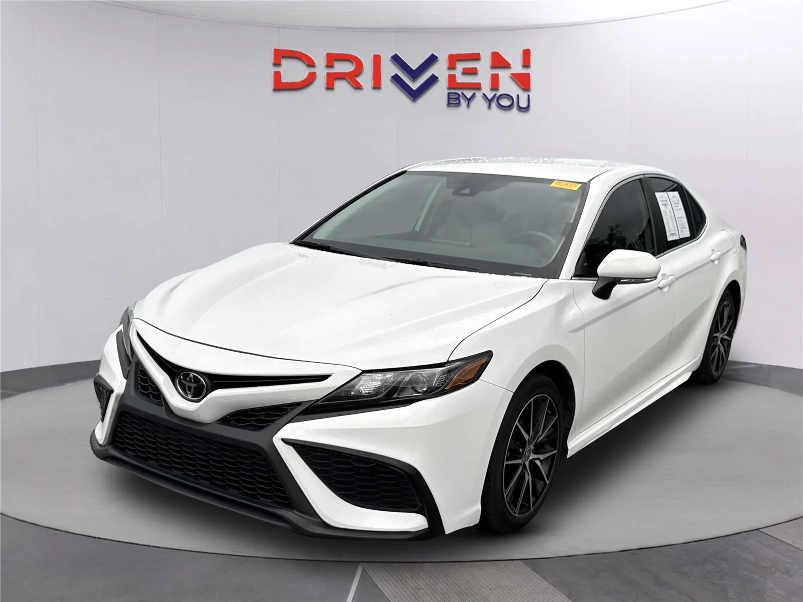 Used 2024 Ice Cap Toyota SE image 9