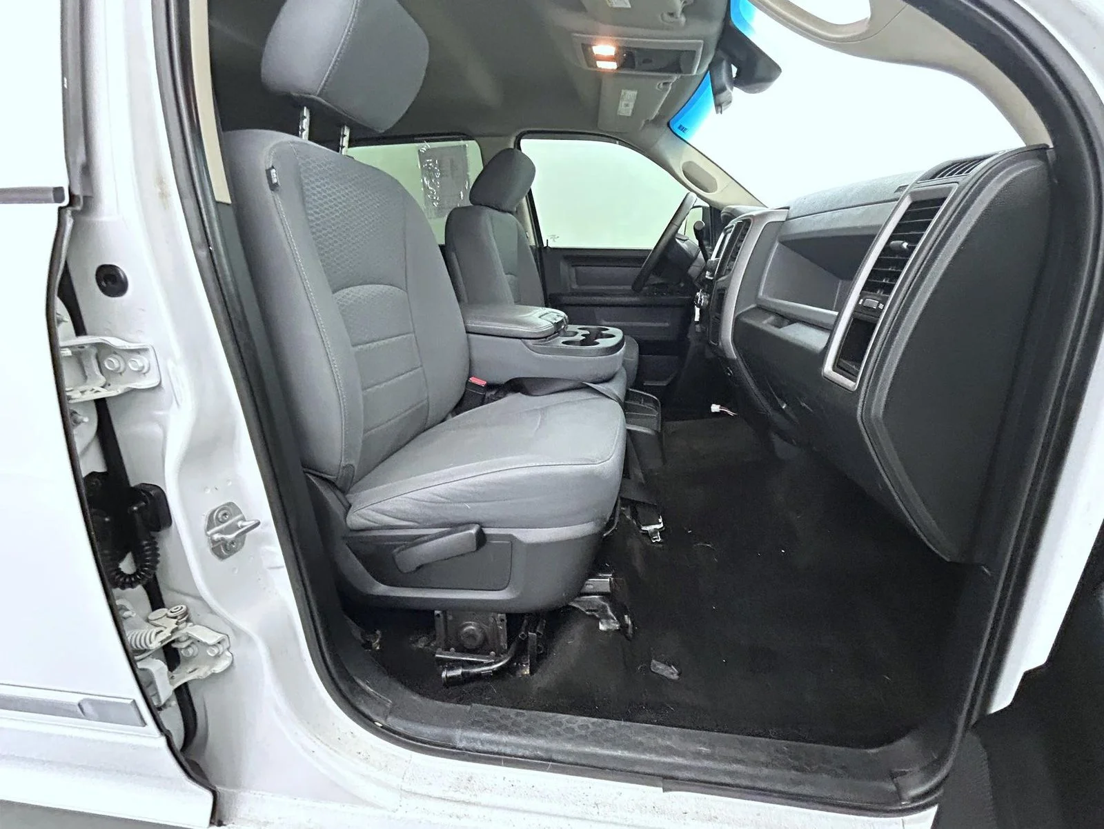 Used 2015 White Ram Tradesman image 15