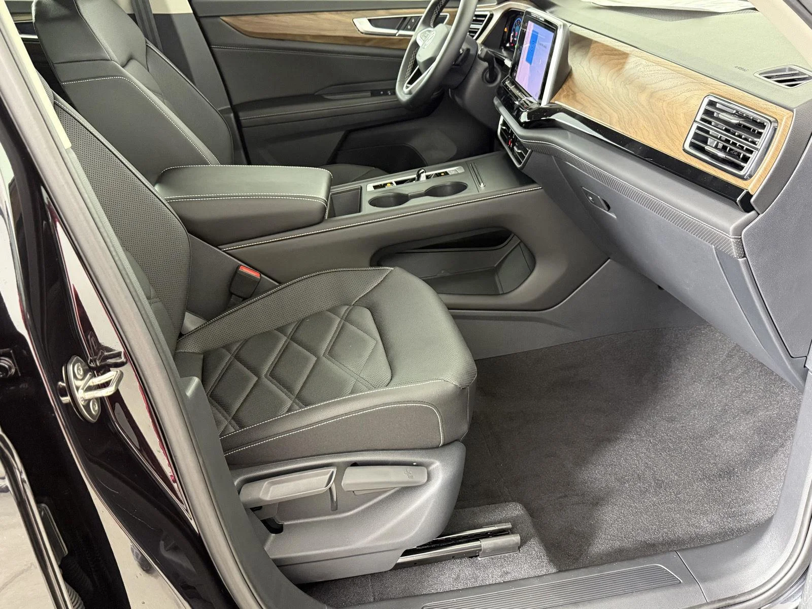 New 2026 Deep Black Pearl Volkswagen 2.0T SE image 14