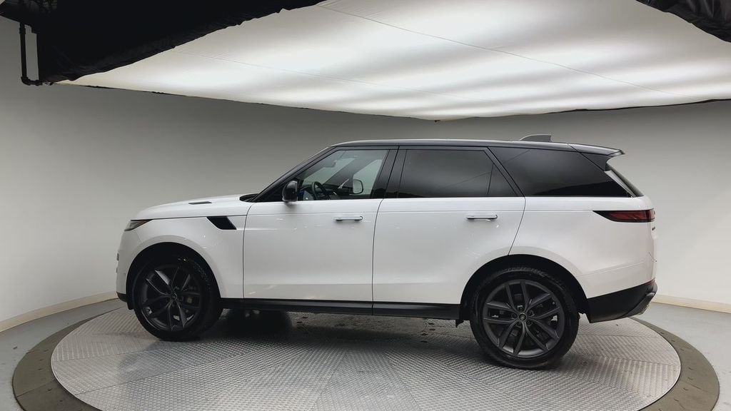 Used 2024 Fuji White Land Rover SE image 5