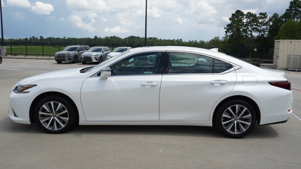 Certified Used 2021 White Lexus ES 350 image 5