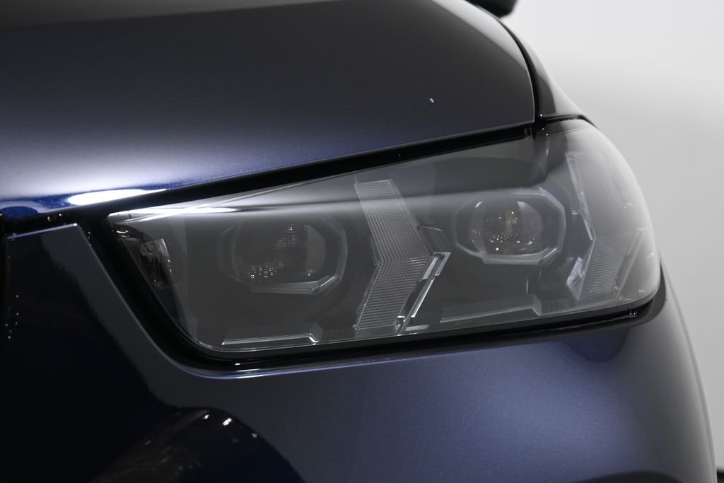 New 2026 Carbon Black Metallic BMW xDrive40i image 11