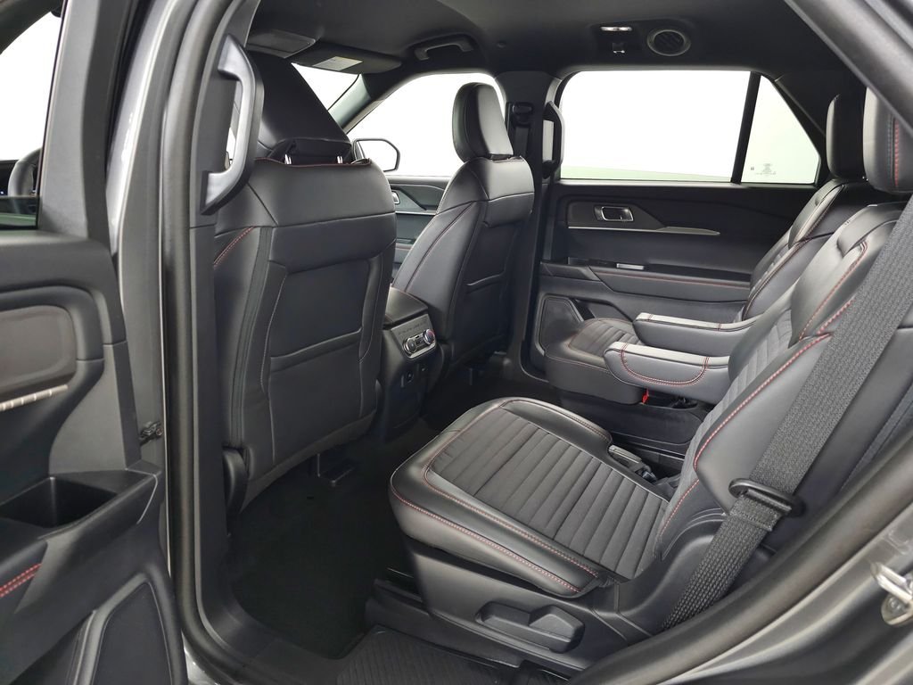 Used 2025 Gray Metallic Ford ST-Line image 31