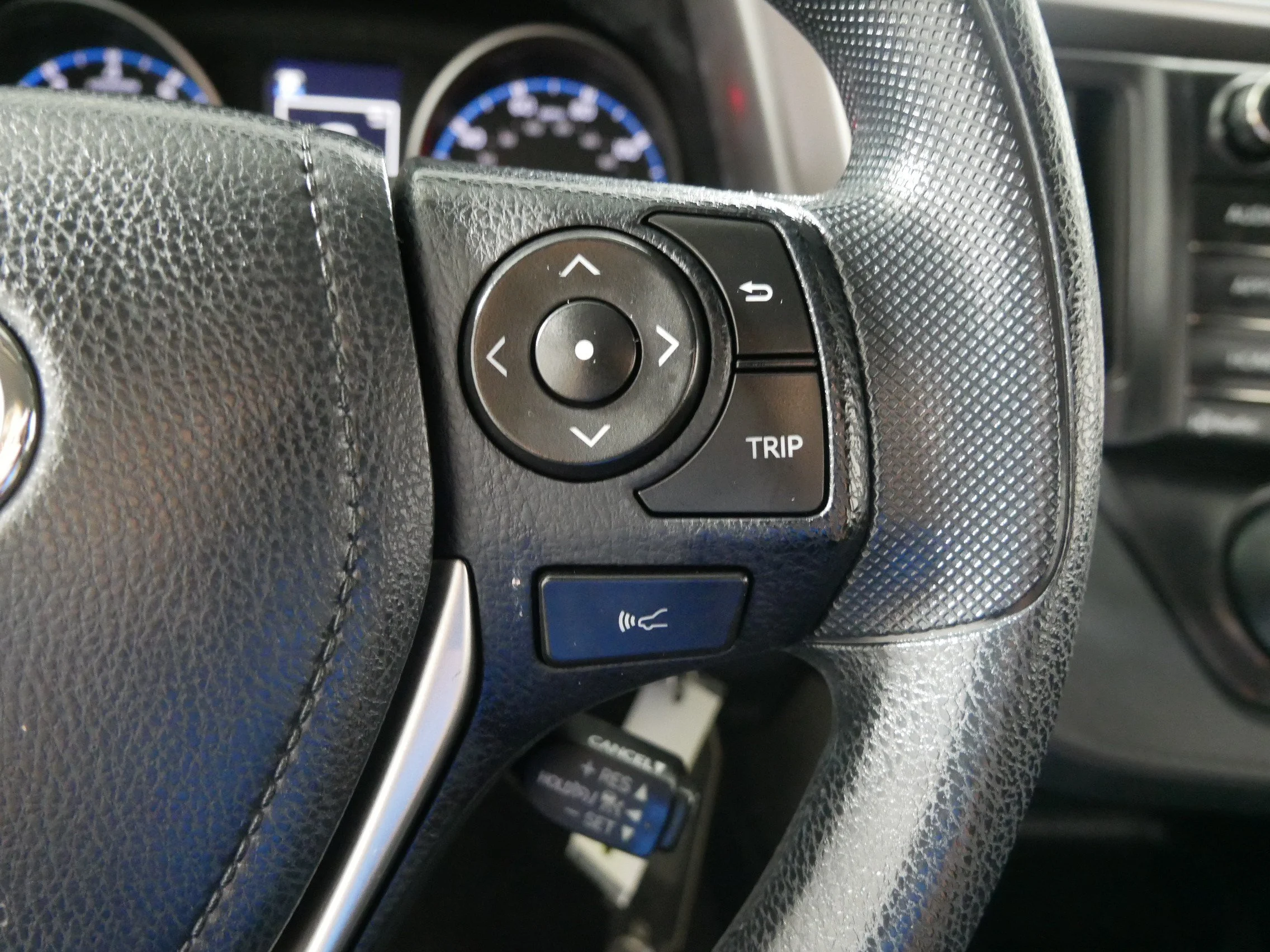 Used 2018 Magnetic Gray Metallic Toyota LE image 28