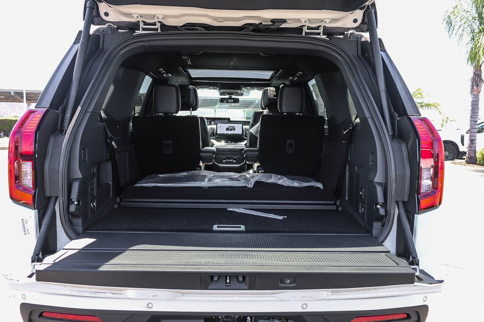 New 2026 Star White Metallic Tri-Coat Ford Tremor® image 22