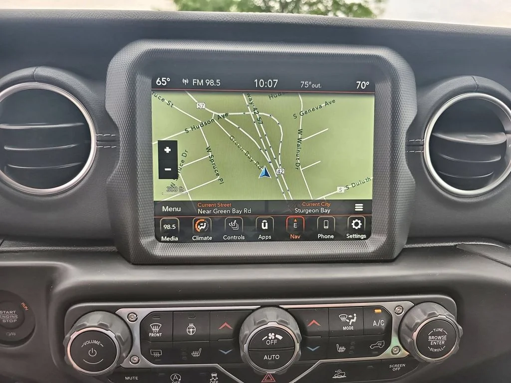 Used 2022 Silver Jeep Overland image 14