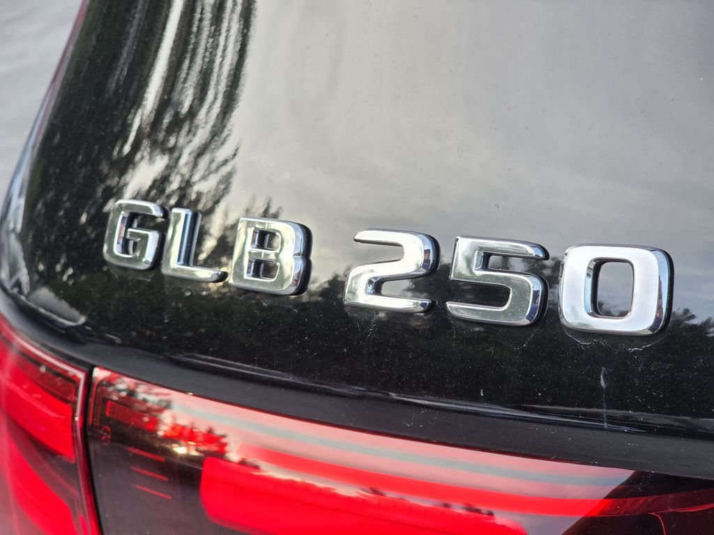 New 2026 Night Black Mercedes-Benz GLB 250 image 8