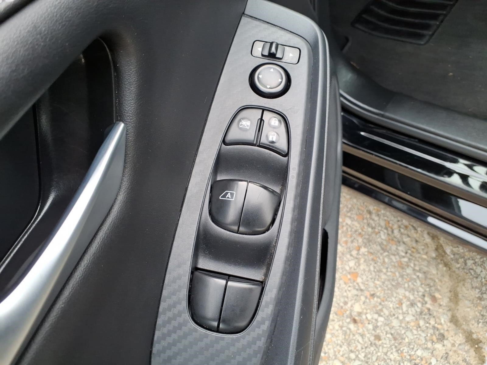 Used 2025 Super Black Kh3 Nissan SV image 15