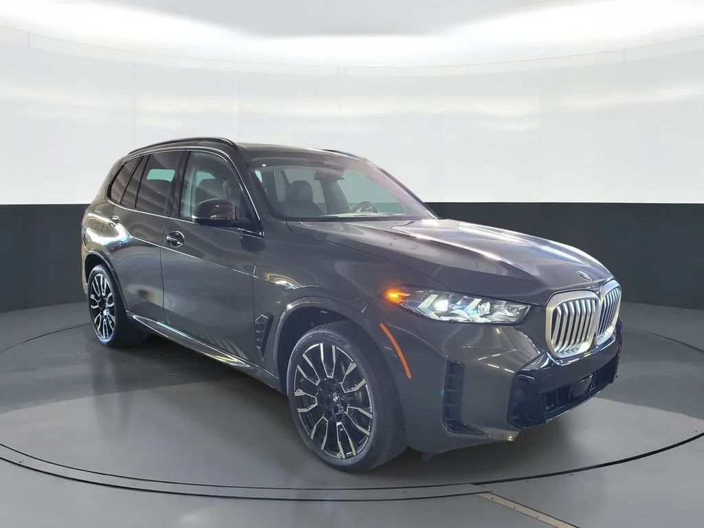 Used 2026 Dravit Grey Metallic BMW sDrive40i image 2