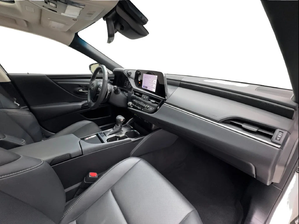 Used 2024 White Lexus 350 image 36