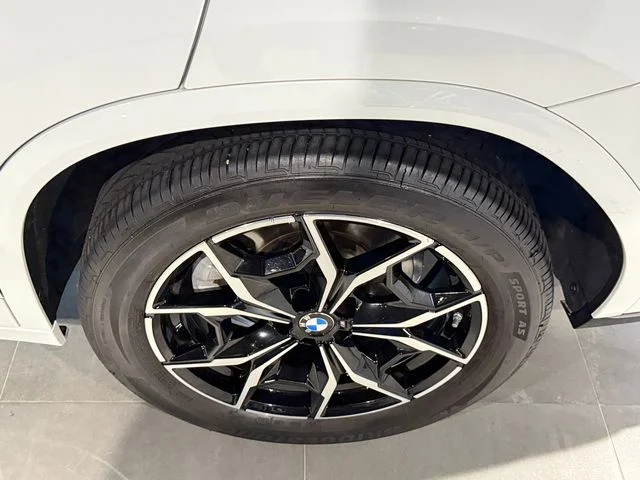 Used 2024 Alpine White BMW xDrive30i image 10