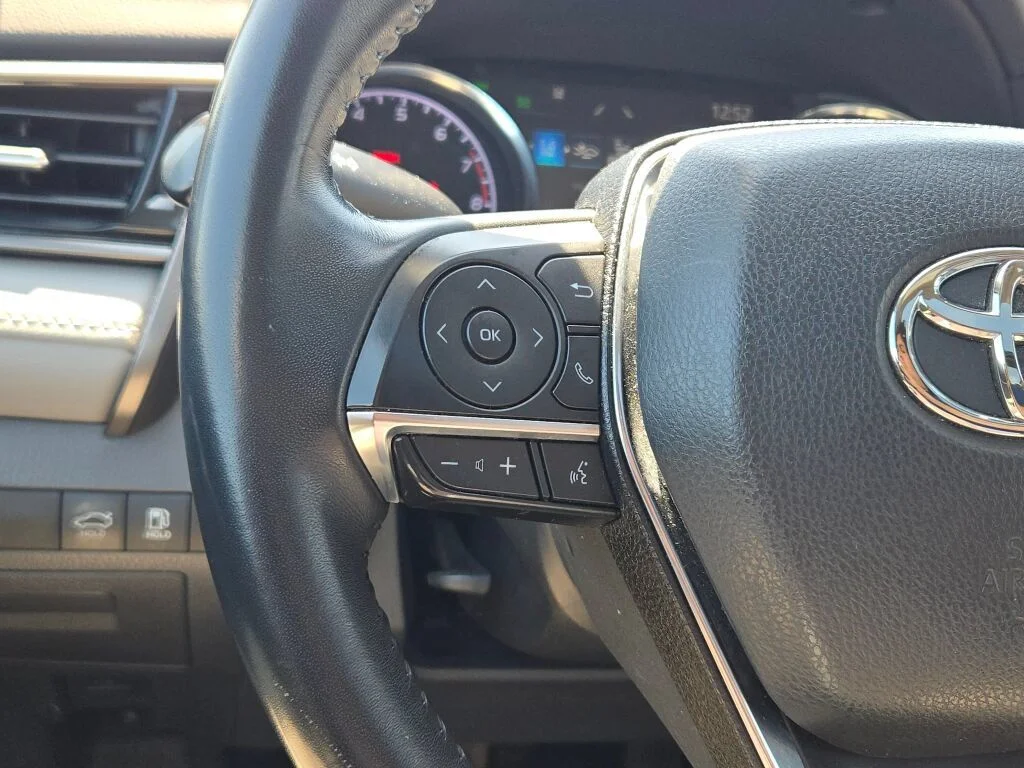 Used 2020 Beige Toyota XLE image 28