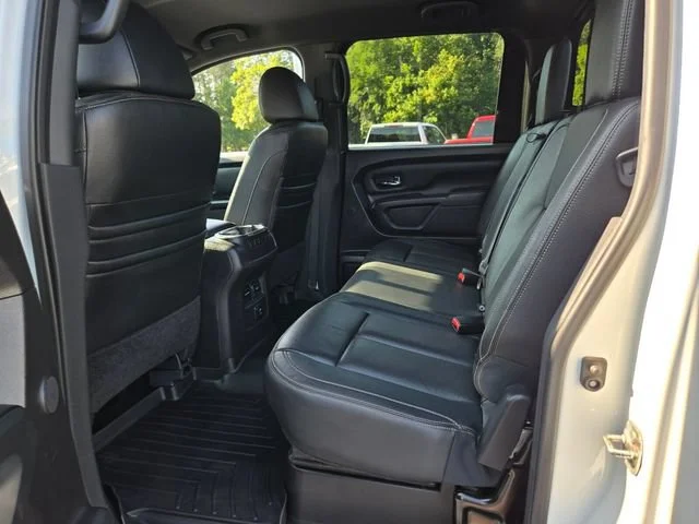 Used 2018 White Nissan SL image 11