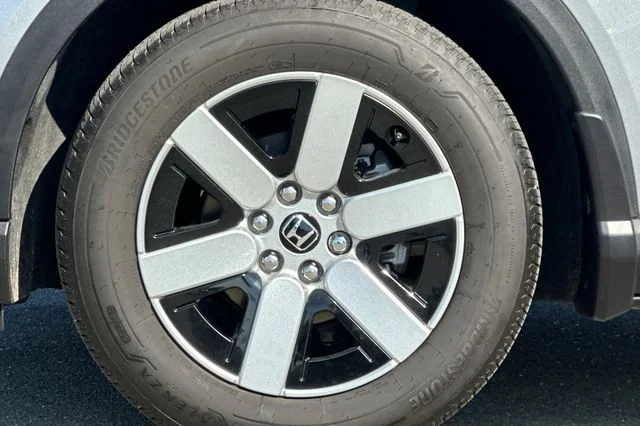 Used 2024  Honda EX image 33
