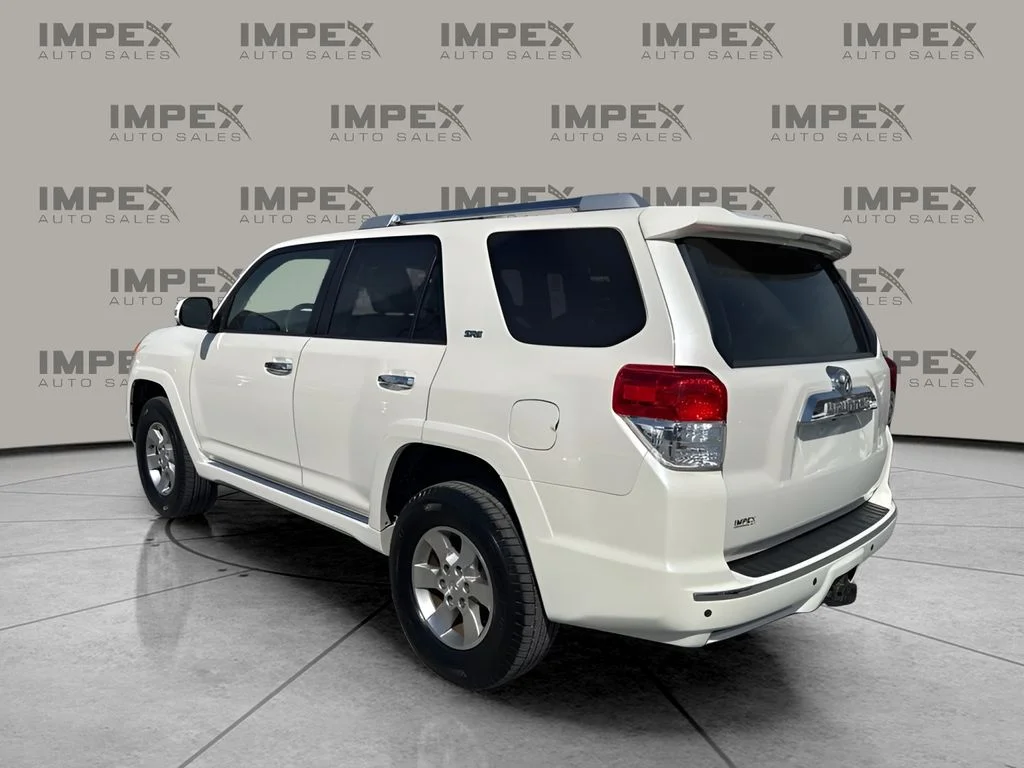 Used 2010 White Toyota SR5 image 3