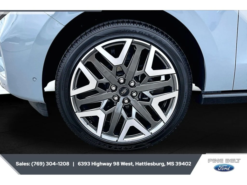 Used 2025 GRAY Ford Platinum image 7