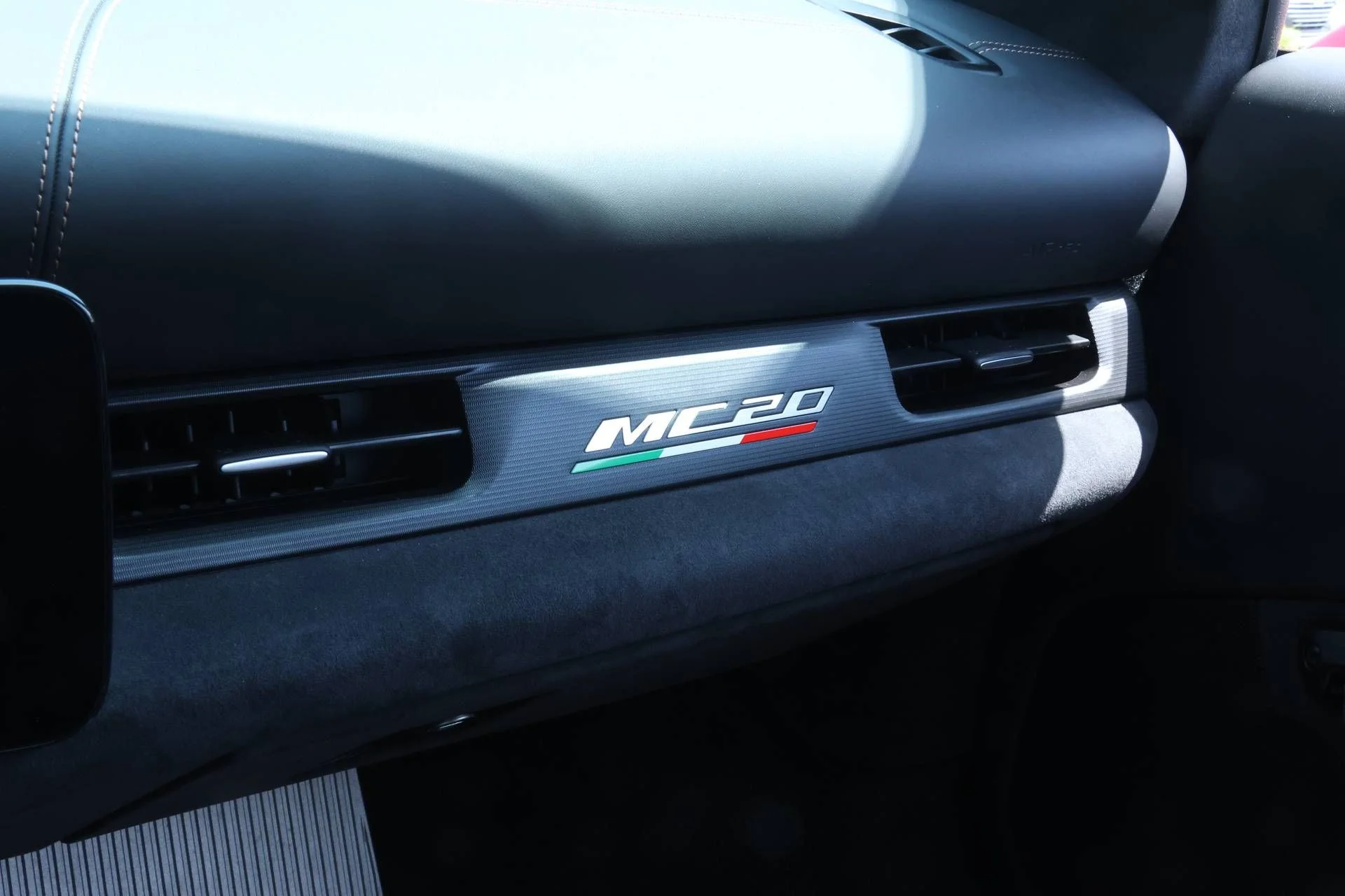 Used 2022  Maserati Base image 15