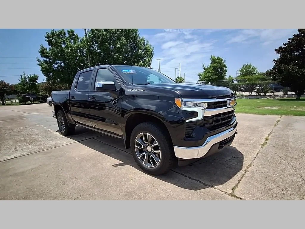 Used 2023 Black Chevrolet LT image 34
