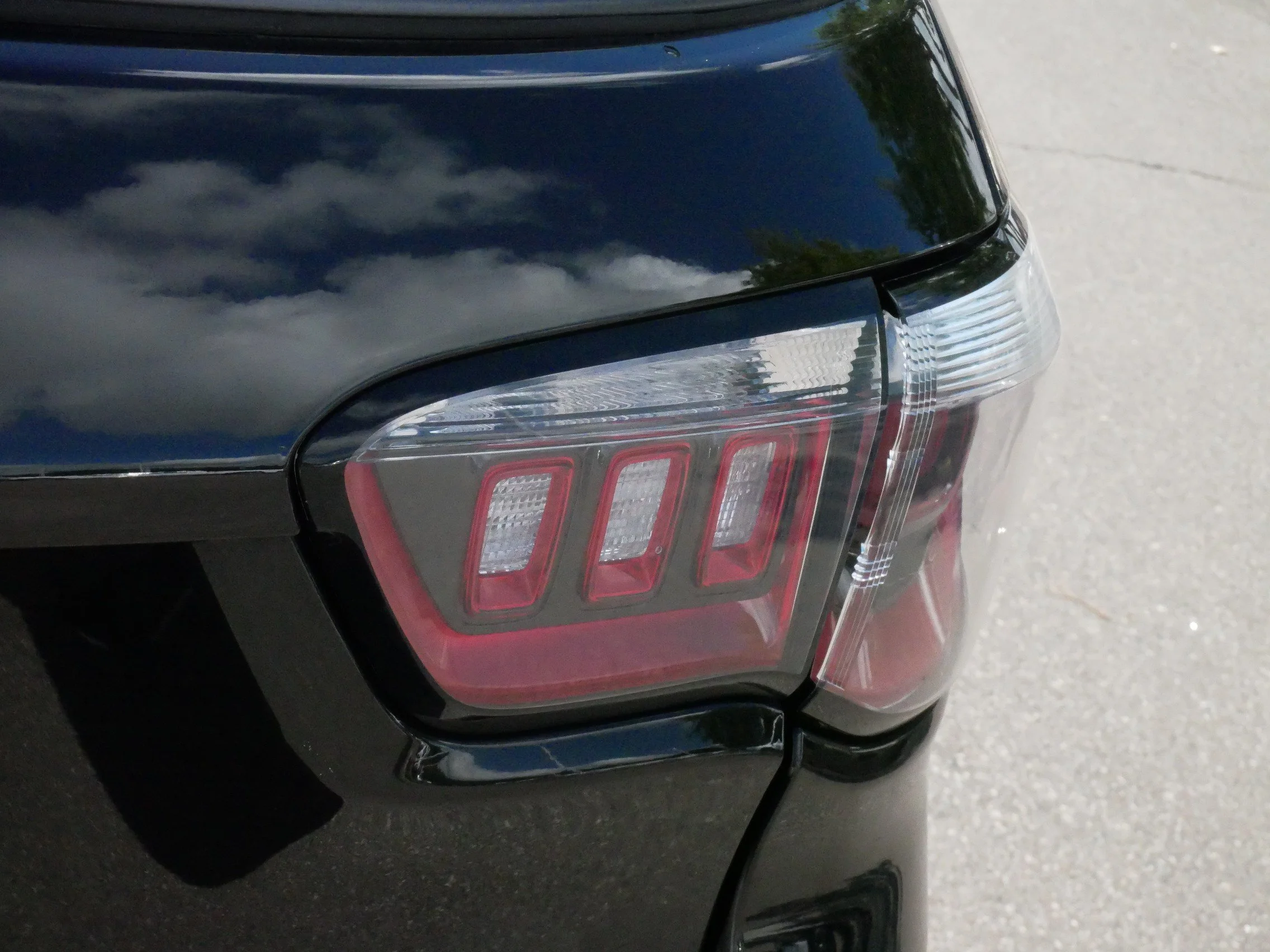 Used 2018 Diamond Black Crystal Pearlcoat Jeep Trailhawk image 19