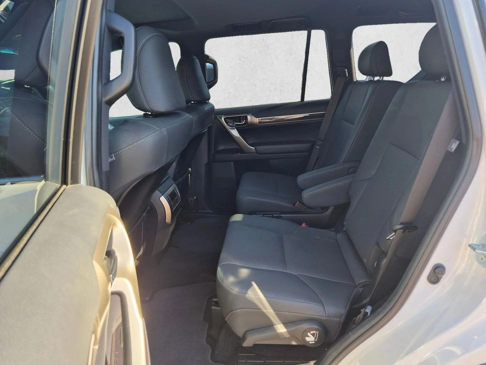 Used 2021 Starfire Pearl Lexus  image 17