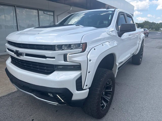 Used 2021 IRIDESCENT PEARL TRICOAT Chevrolet RST image 1