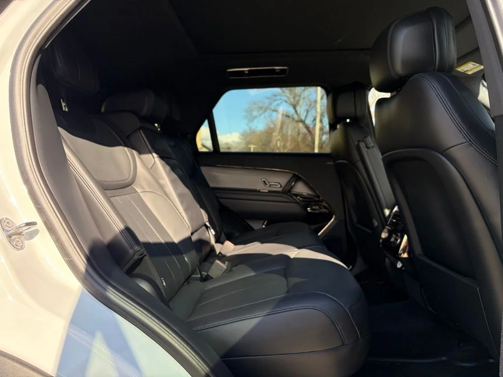 Used 2024 White Land Rover Dynamic SE image 17