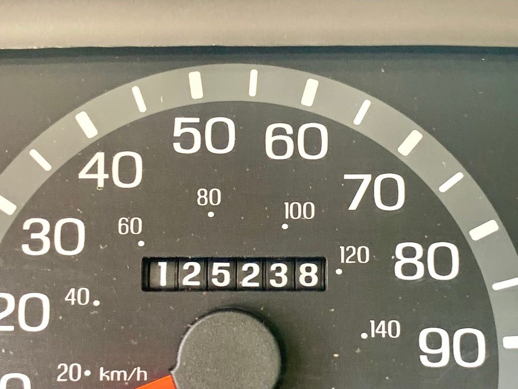 Used 2003 White Ford  image 40