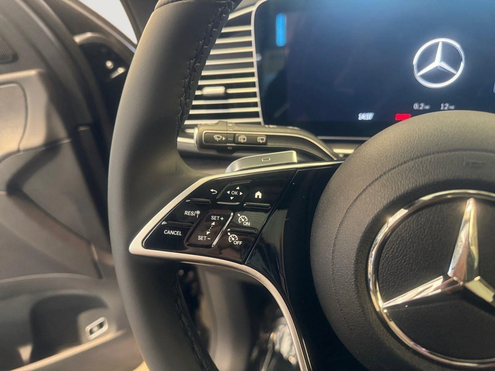 New 2026 Obsidian Black Metallic Mercedes-Benz GLE 350 image 19