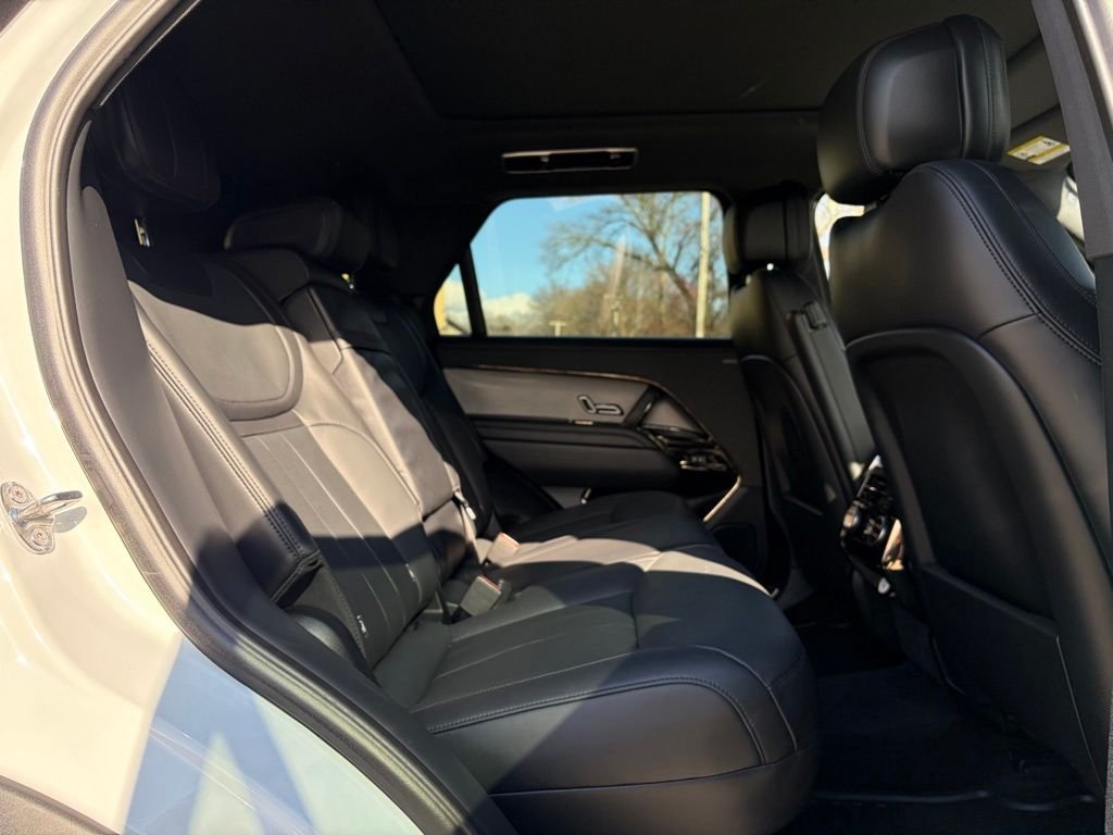 Used 2024 White Land Rover Dynamic SE image 17