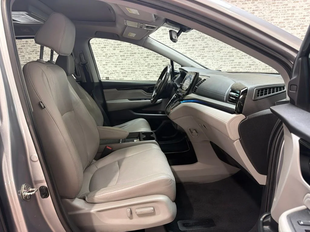 Used 2019 Lunar Silver Metallic Honda Elite image 11