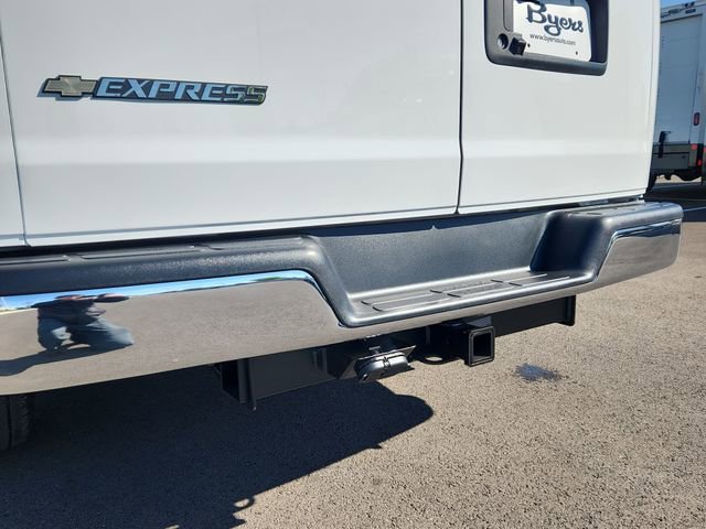 New 2025 Summit White Chevrolet WT image 20
