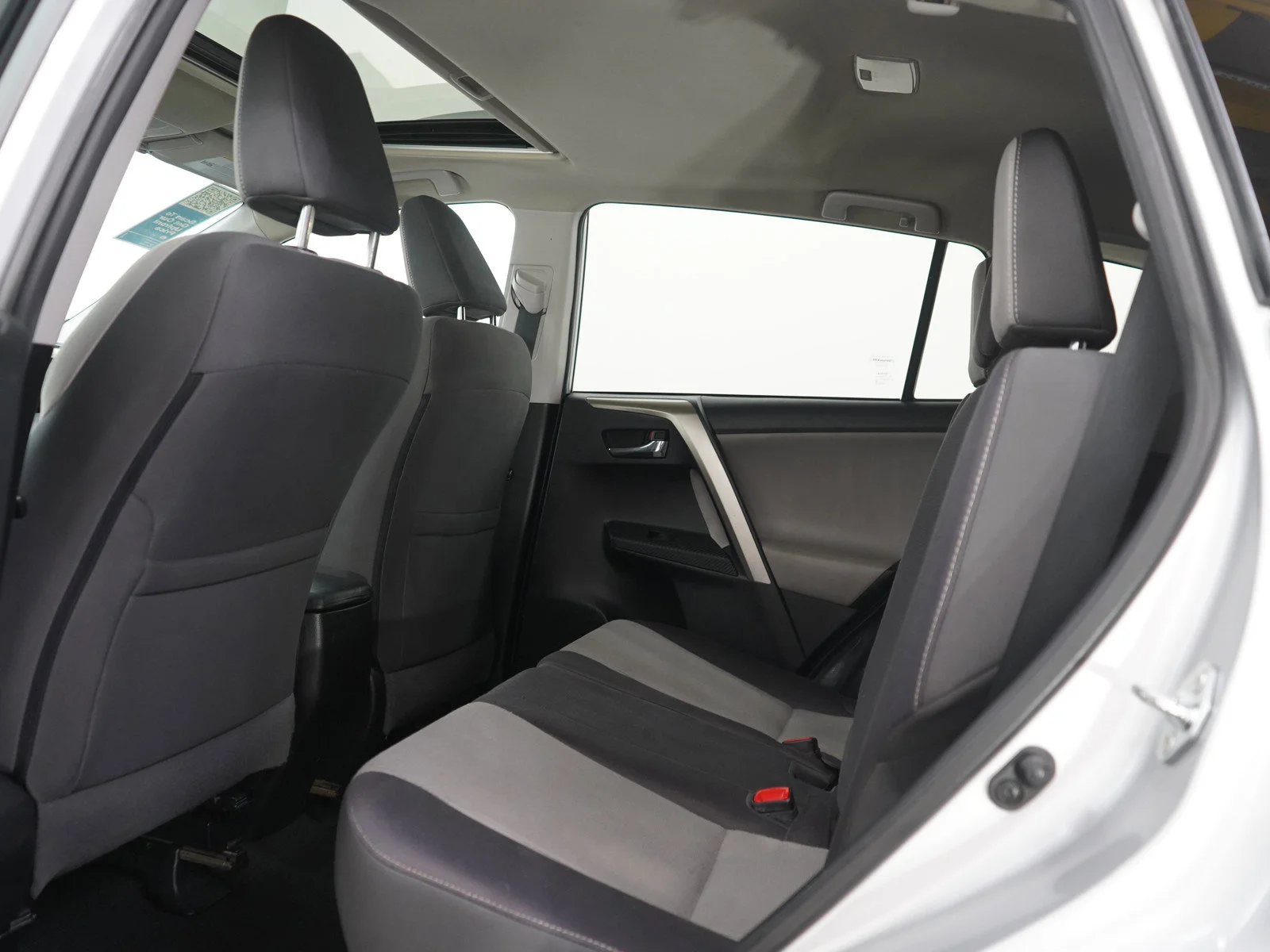 Used 2015  Toyota XLE image 17