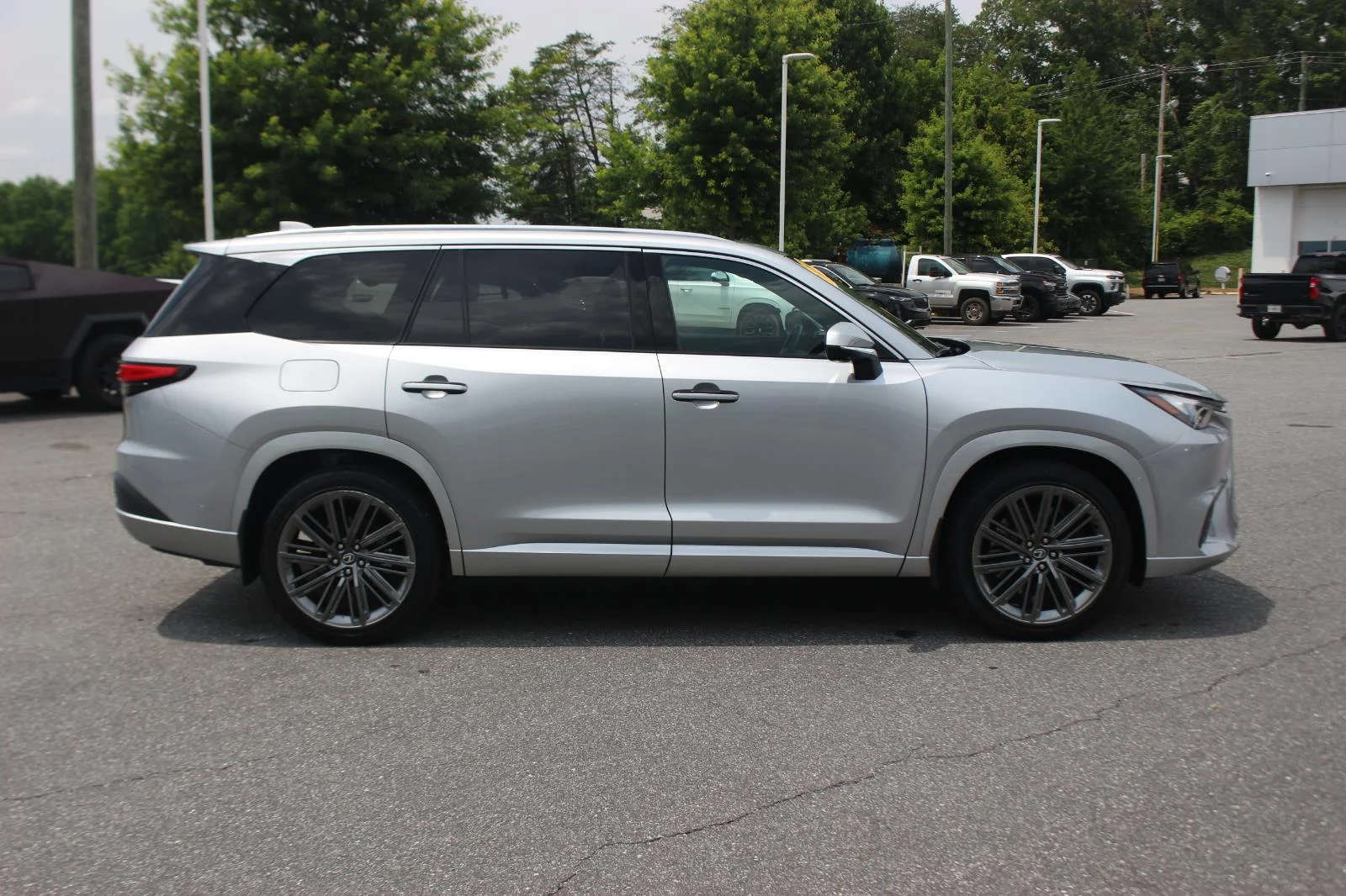Used 2026 Silver Lexus TX 550h+ Luxury image 8