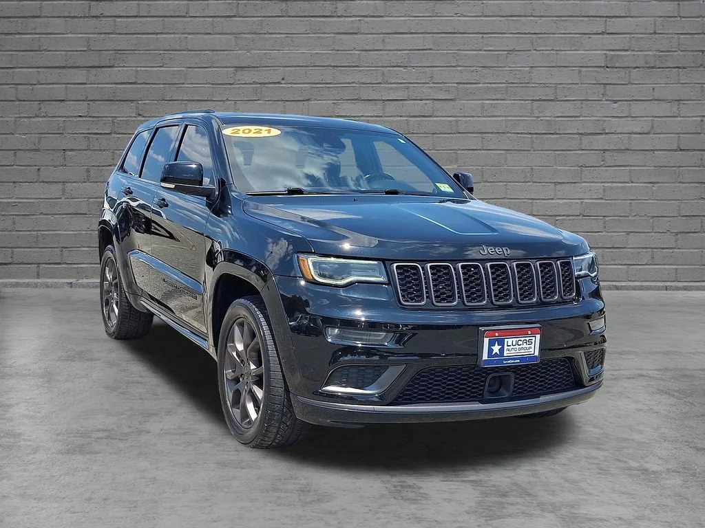 Used 2021 Diamond Black Crystal Pearlcoat Jeep High Altitude image 2