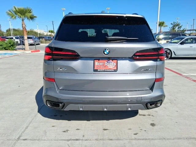 New 2026 Skyscraper Grey Metallic BMW xDrive40i image 5