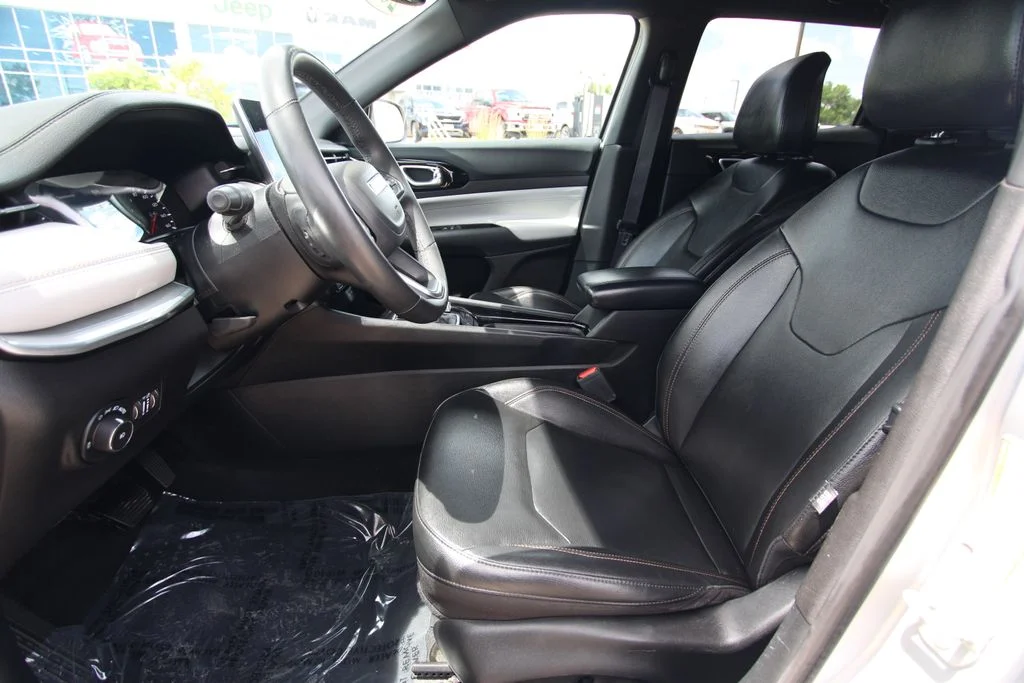 Used 2024 Silver Zynith Jeep Limited image 6