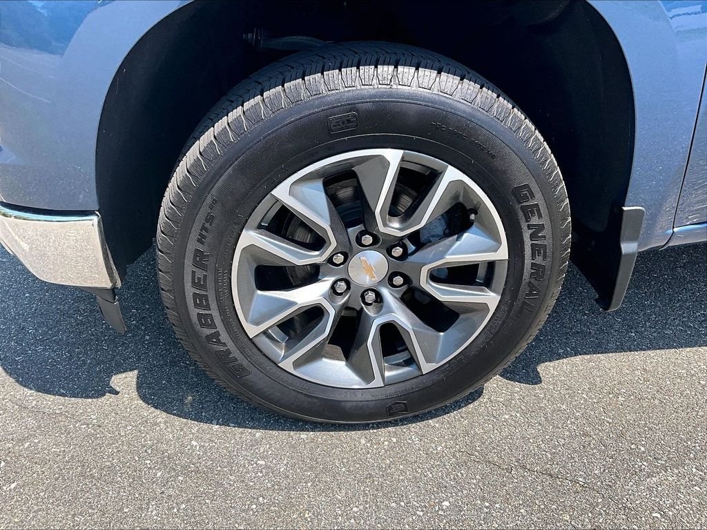 Used 2024 Lakeshore Blue Metallic Chevrolet LT image 7