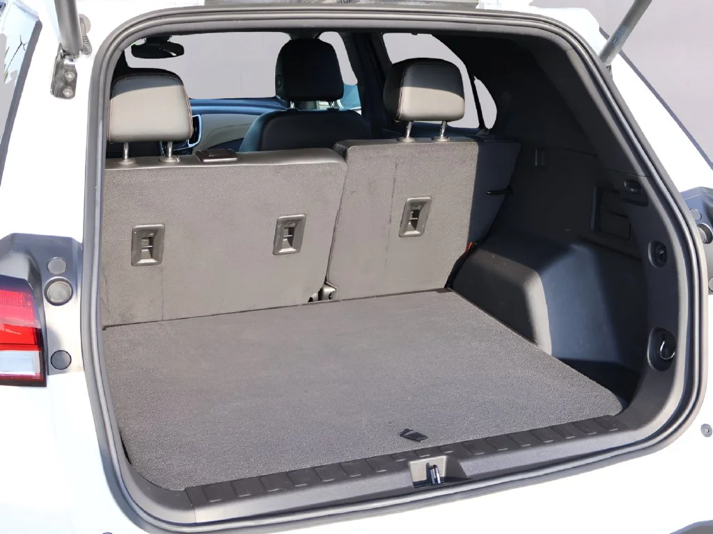 Used 2024 White Chevrolet Premier image 17