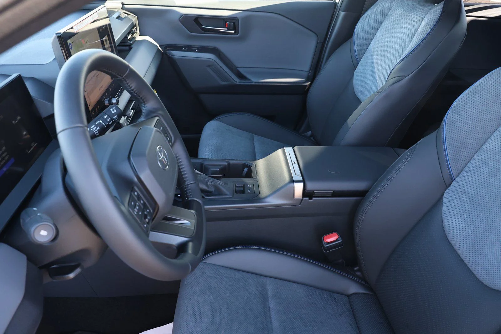 2026 Toyota RAV4 XSE - Photo 14
