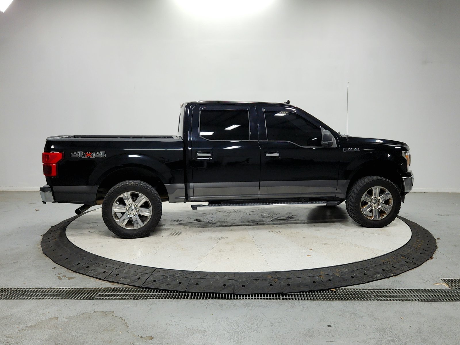 Used 2018 Black Ford XLT image 9