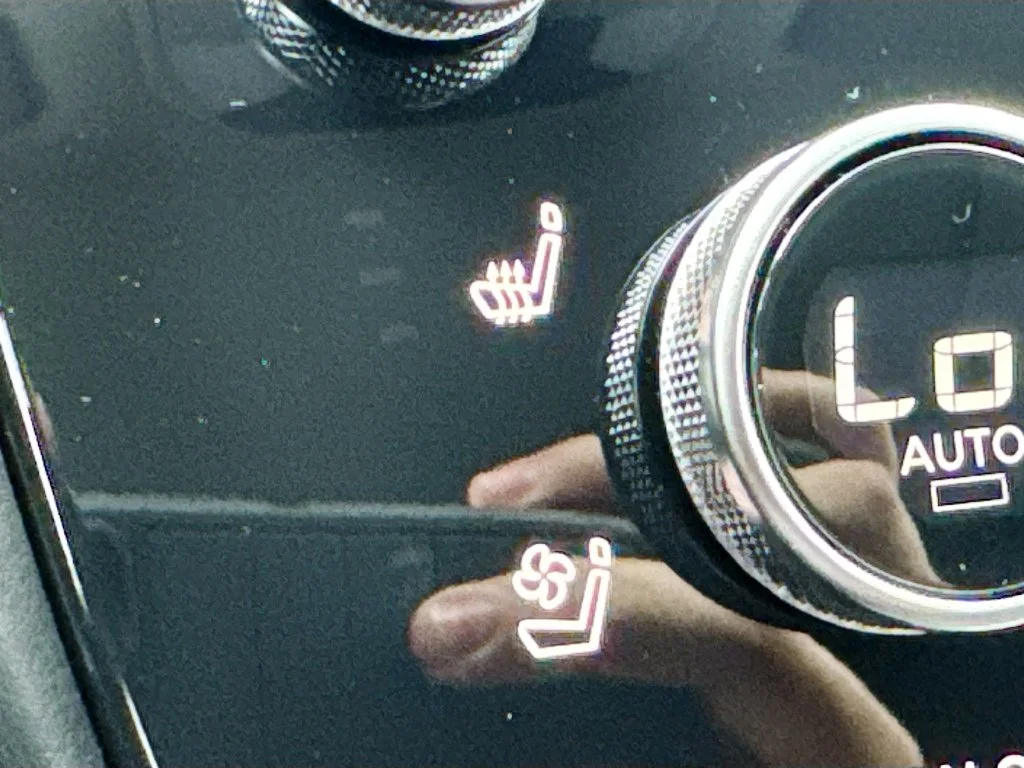 New 2027 RADIANT WHITE INFINITI Luxe FWD image 21