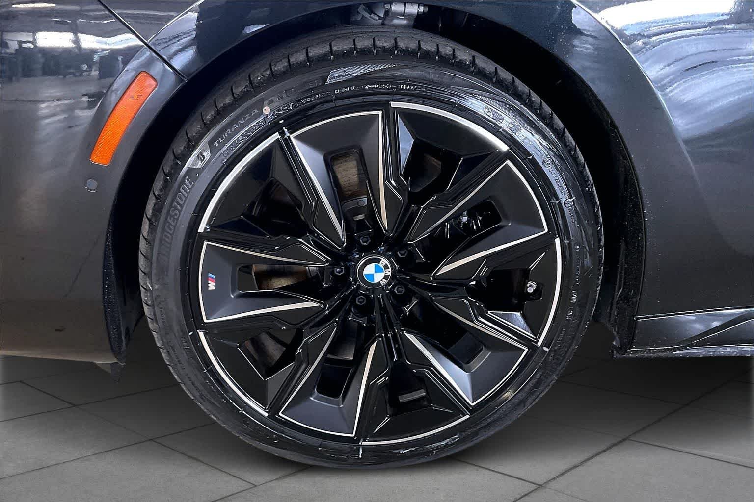 New 2026 Black Sapphire Metallic BMW xDrive60 image 11