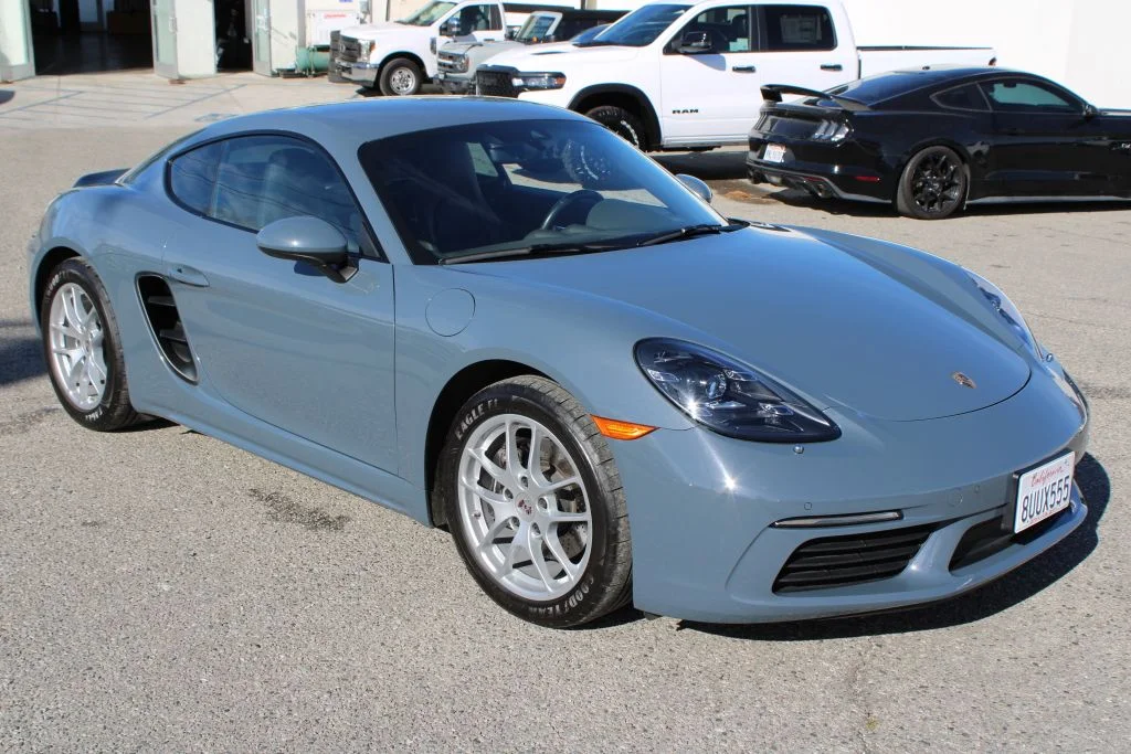 Used 2018  Porsche Base image 3