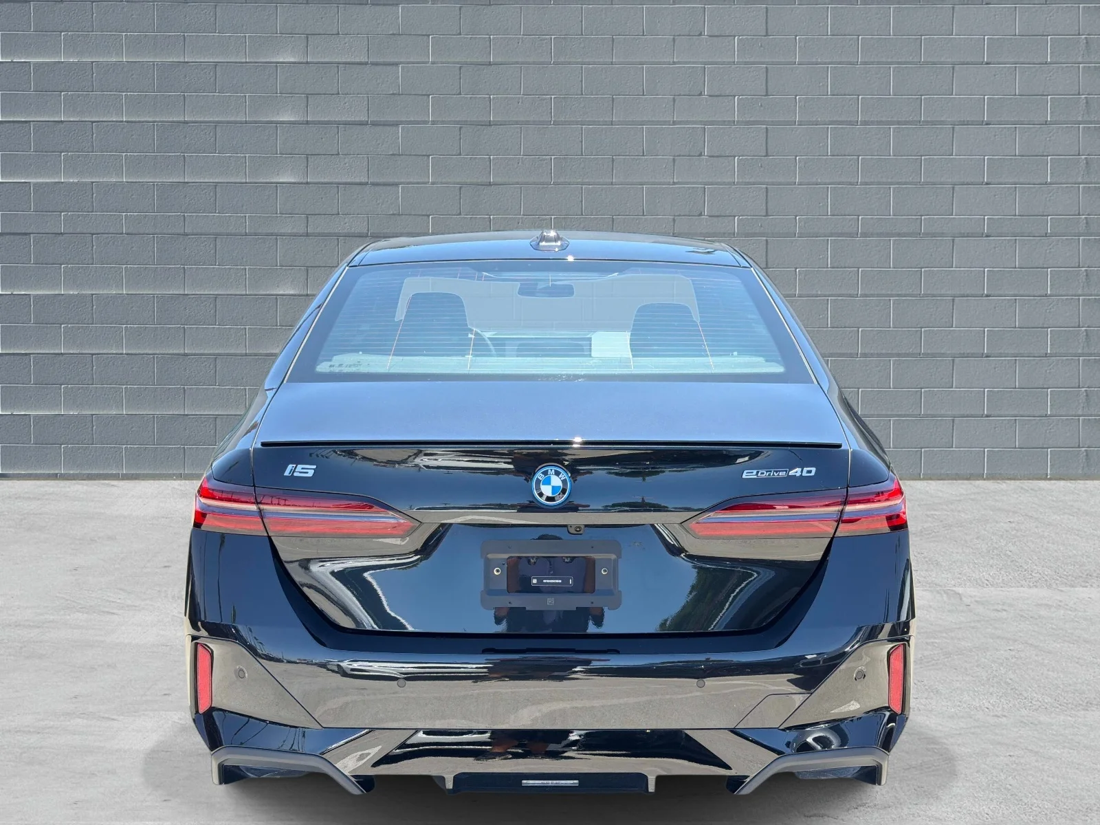 New 2027 Black Sapphire Metallic BMW eDrive40 image 4