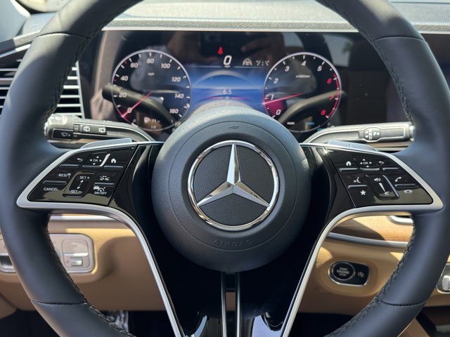New 2026 MANUFAKTUR Ireland Mid Green Metallic Mercedes-Benz GLE 450 image 11
